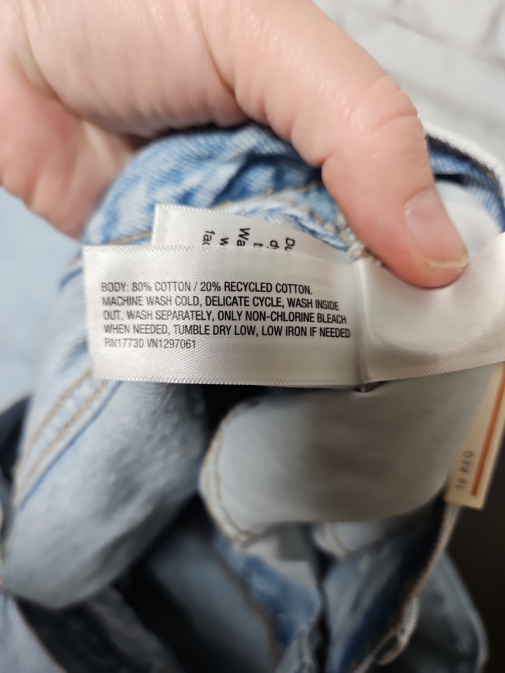 Universal Thread Women's Mid-Rise 90's Baggy Light Wash Jeans Size 16 Reg NWT - Picture 7 of 7